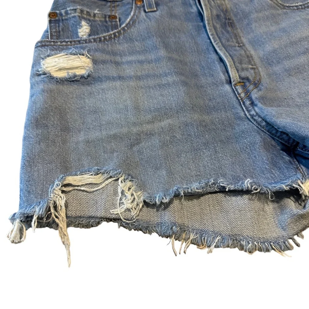 NEW Levi’s 501 High Rise Distressed Denim Shorts Sz 30 - Picture 3 of 16